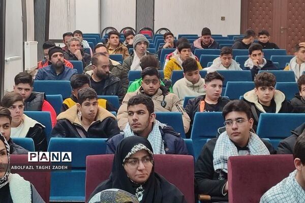 اعزام دانش‌آموزان پسر منطقه کهریزک به اردوی راهیان نور