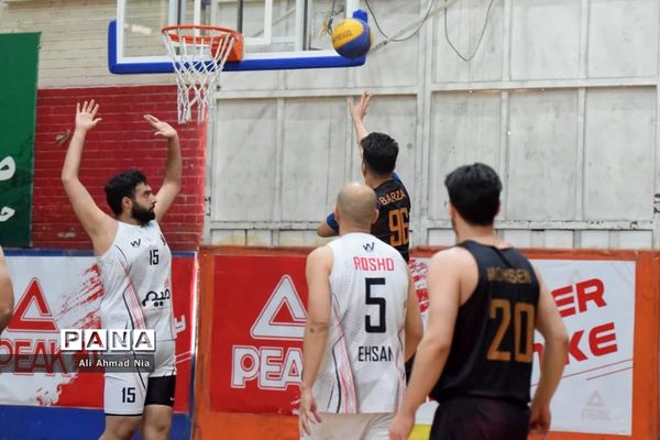 قهرمانی تیم چاپ و نشر نورانی در مسابقات بسکتبال سه نفره جام فجر قم