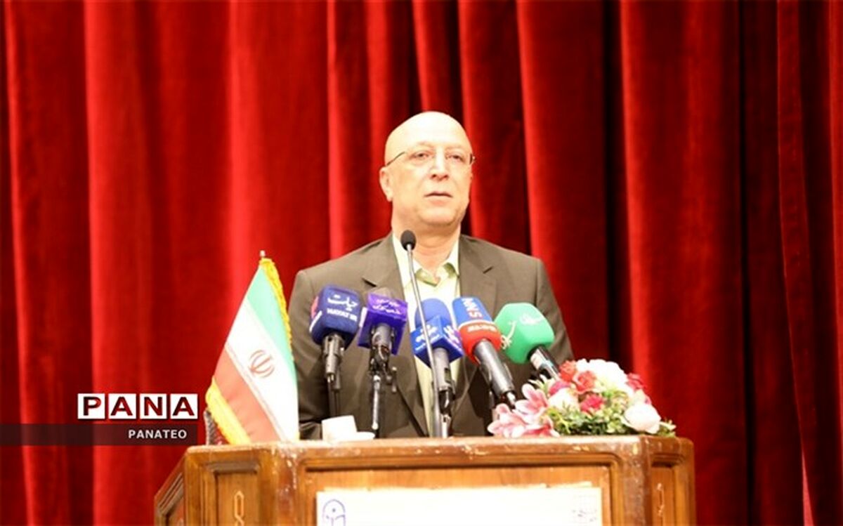 تاکید وزیر علوم بر تدوین طرح تسهیل رفت و آمد نخبگان ایرانی مقیم خارج