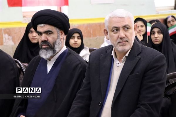 نشست فرماندار با رای اولی های ناحیه یک بهارستان