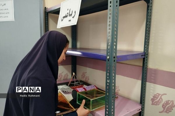 برگزاری نمایشگاه دست‌سازه دروس توسط دانش‌آموزان خلاق دبیرستان نور هدایت شهریار