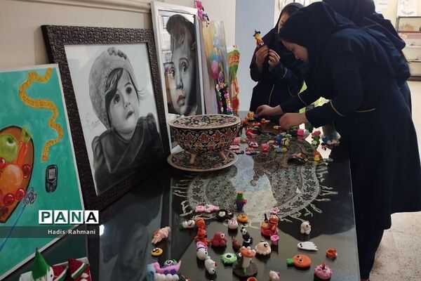برگزاری نمایشگاه دست‌سازه دروس توسط دانش‌آموزان خلاق دبیرستان نور هدایت شهریار