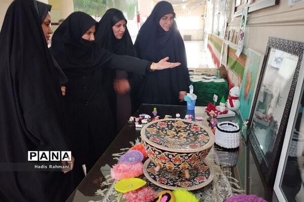 برگزاری نمایشگاه دست‌سازه دروس توسط دانش‌آموزان خلاق دبیرستان نور هدایت شهریار