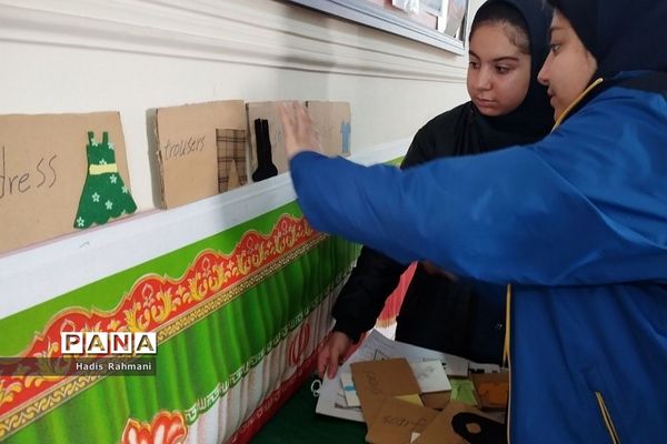 برگزاری نمایشگاه دست‌سازه دروس توسط دانش‌آموزان خلاق دبیرستان نور هدایت شهریار