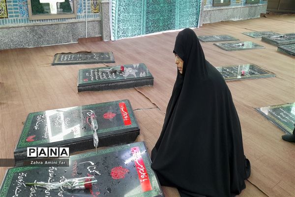 ادای احترام سرپرست دفتر امور زنان و خانواده استانداری مازندران به مقام شامخ شهدا شهرستان نور