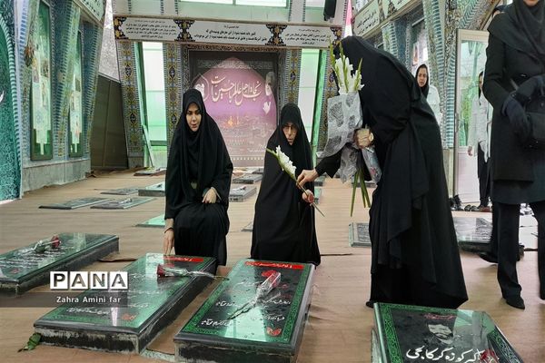 ادای احترام سرپرست دفتر امور زنان و خانواده استانداری مازندران به مقام شامخ شهدا شهرستان نور