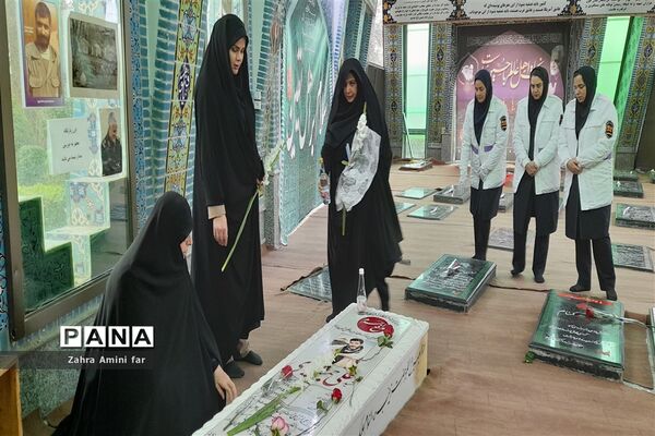ادای احترام سرپرست دفتر امور زنان و خانواده استانداری مازندران به مقام شامخ شهدا شهرستان نور
