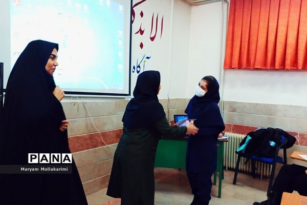 جشنواره همیار معلم در دبیرستان زهره خبازی شهرستان دماوند