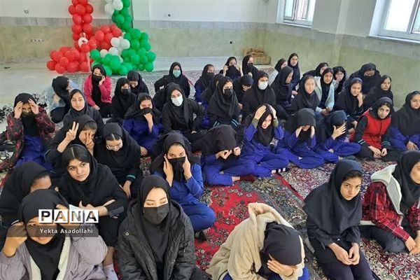 کلاس آموزش کار با اسلحه در مدرسه شهید نوری اعتماد رباط‌کریم