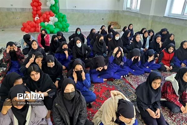 کلاس آموزش کار با اسلحه در مدرسه شهید نوری اعتماد رباط‌کریم