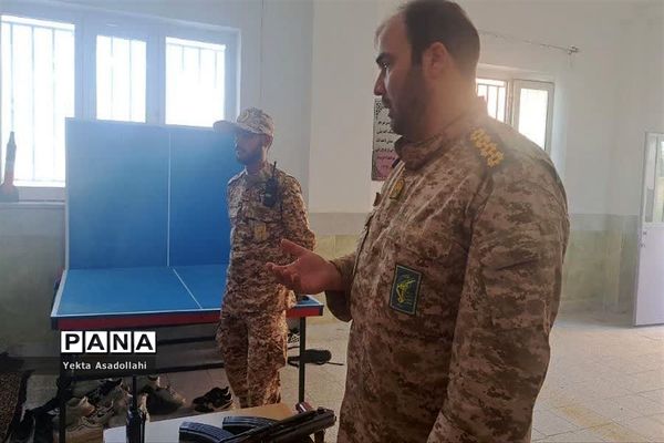 کلاس آموزش کار با اسلحه در مدرسه شهید نوری اعتماد رباط‌کریم