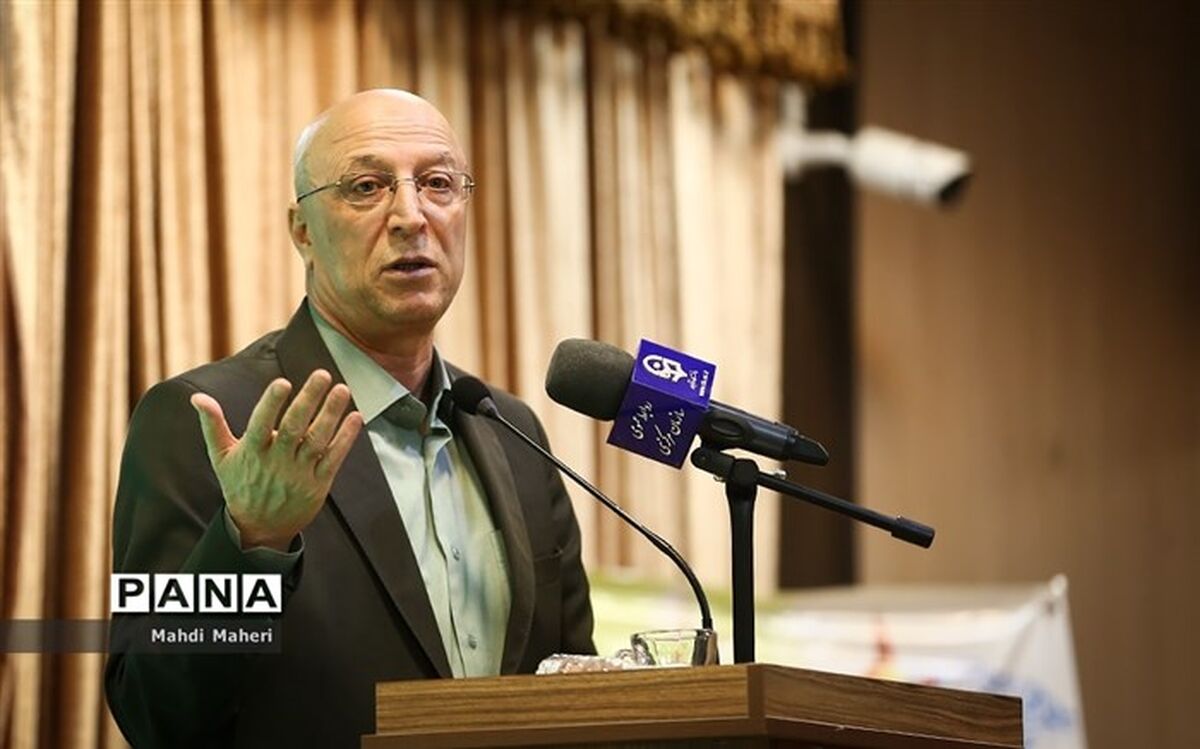 دانشگاه فرهنگیان باید با وزارت علوم برای رشته علوم‌پایه وارد تفاهم شوند