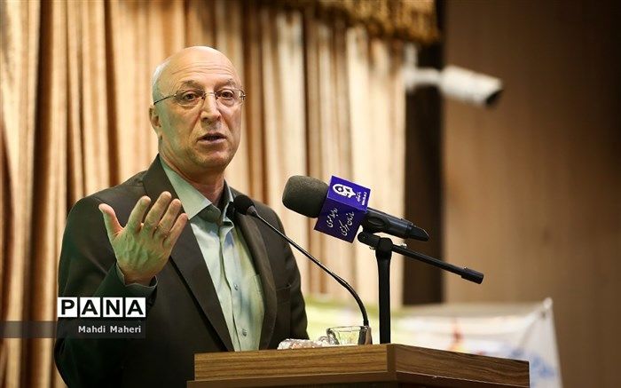 دانشگاه فرهنگیان باید با وزارت علوم برای رشته علوم‌پایه وارد تفاهم شوند