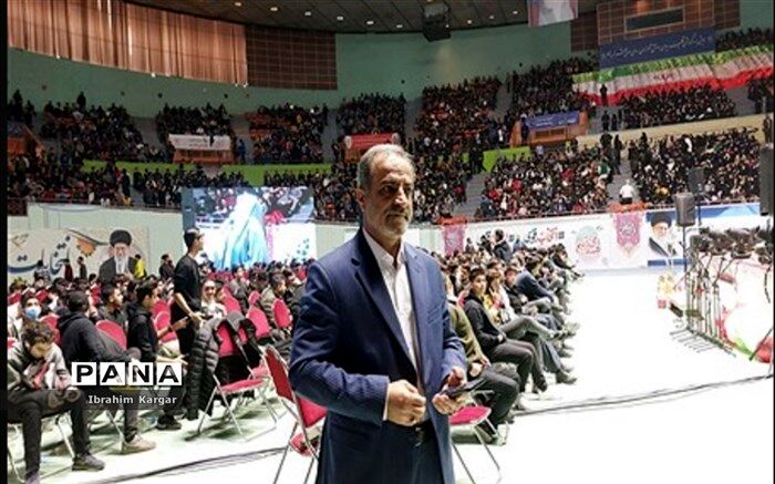 بلوغ فکری و سیاسی دانش‌آموزان آینده کشور را تضمین می‌کند