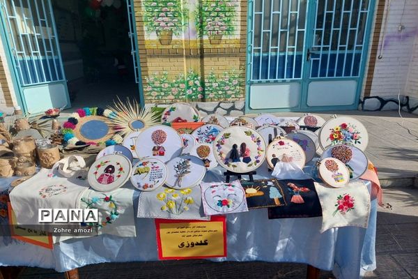 بازارچه کسب و کار دانش‌آموزی در دبیرستان شهید محمدی پور خلیل‌آباد