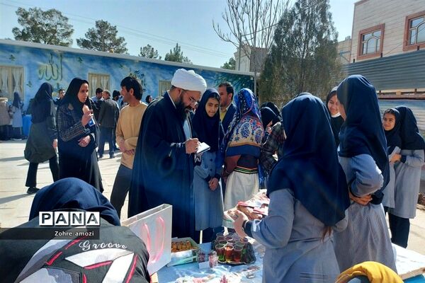 بازارچه کسب و کار دانش‌آموزی در دبیرستان شهید محمدی پور خلیل‌آباد