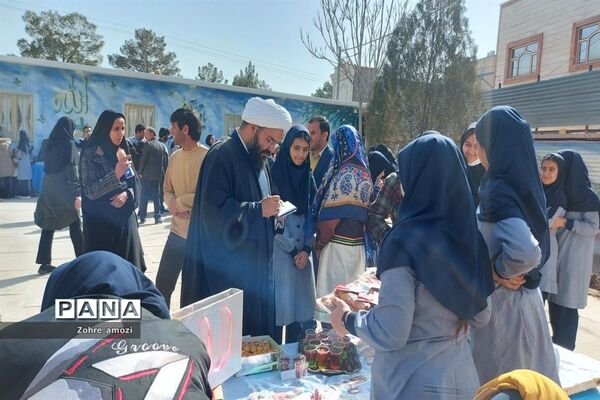 بازارچه کسب و کار دانش‌آموزی در دبیرستان شهید محمدی پور خلیل‌آباد