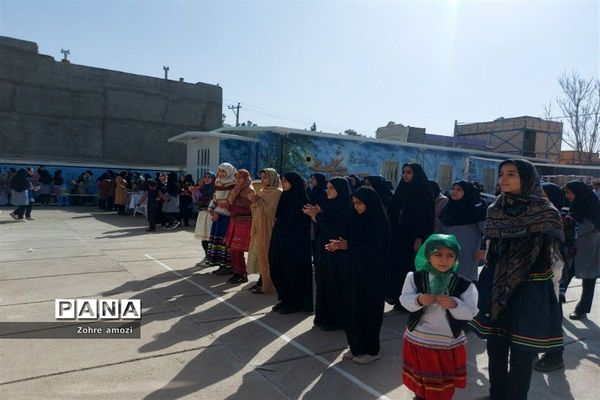 بازارچه کسب و کار دانش‌آموزی در دبیرستان شهید محمدی پور خلیل‌آباد