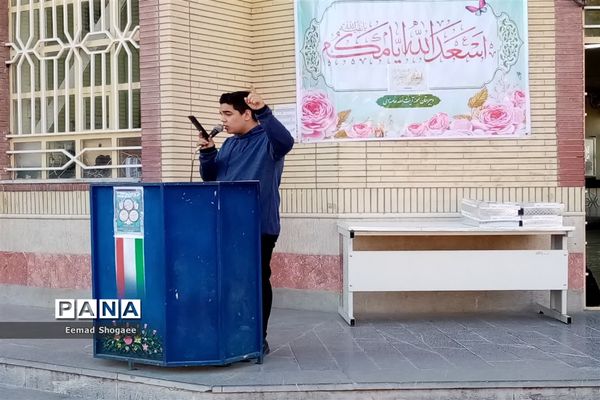 جشن اعیاد شعبانیه در دبیرستان نمونه آیت الله خامنه‌ای کاشمر