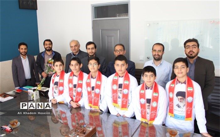 تجلیل از رئیس بسیج دانش‌آموزی استان فارس به‌مناسبت روز پاسدار