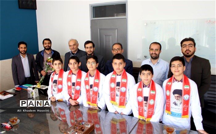 تجلیل از رئیس بسیج دانش‌آموزی استان فارس به‌مناسبت روز پاسدار