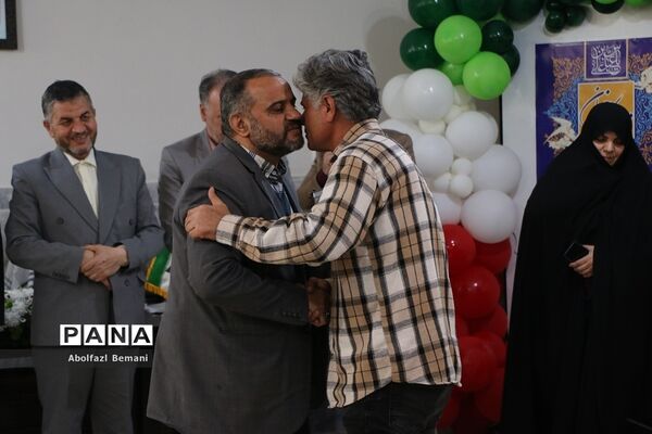 آیین تقدیر از پدران جانباز دانش‌آموزان دبیرستان شاهد نجمیه قم