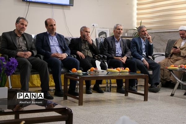 آیین تقدیر از پدران جانباز دانش‌آموزان دبیرستان شاهد نجمیه قم