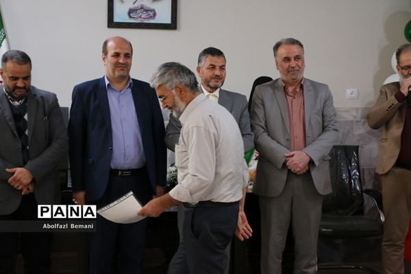 آیین تقدیر از پدران جانباز دانش‌آموزان دبیرستان شاهد نجمیه قم