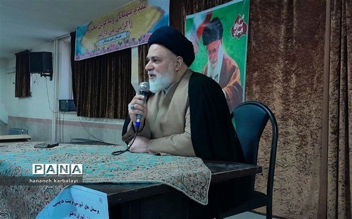 بیشترین معضلات جامعه و نوجوانان، قضاوت ظاهری از اطراف‌شان است