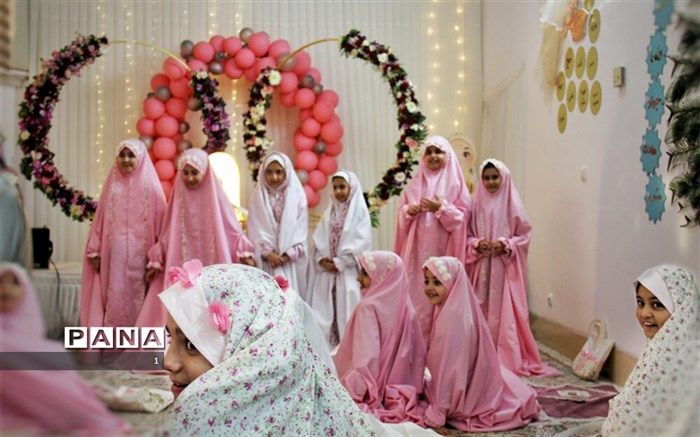 جشن تکلیف هزار نفری دختران خمینی‌شهر/ فیلم