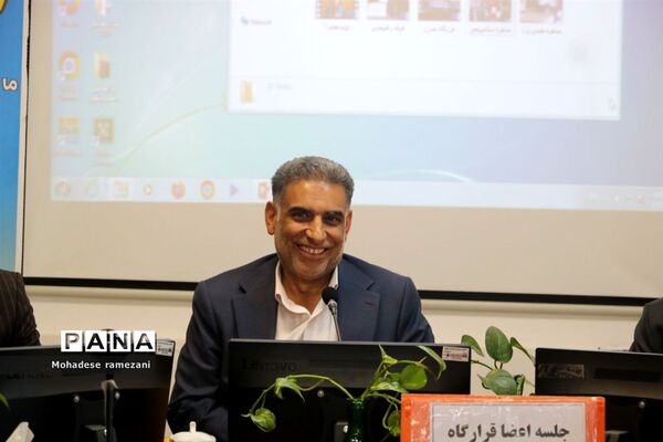 نشست صمیمی اعضای قرارگاه میدان ۱۴ صفر ۲ ناحیه ۶ مشهد با رئیس سازمان دانش آموزی استان