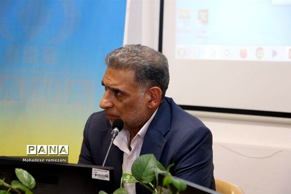 نشست صمیمی اعضای قرارگاه میدان ۱۴ صفر ۲ ناحیه ۶ مشهد با رئیس سازمان دانش آموزی استان