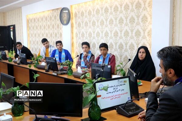 نشست صمیمی اعضای قرارگاه میدان ۱۴ صفر ۲ ناحیه ۶ مشهد با رئیس سازمان دانش آموزی استان