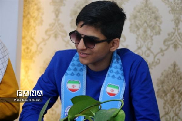 نشست صمیمی اعضای قرارگاه میدان ۱۴ صفر ۲ ناحیه ۶ مشهد با رئیس سازمان دانش آموزی استان