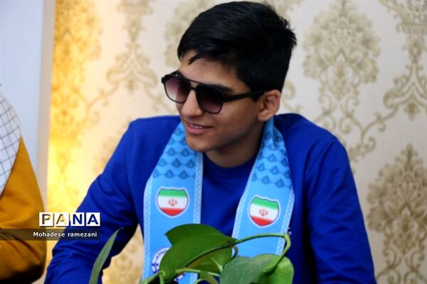 نشست صمیمی اعضای قرارگاه میدان ۱۴ صفر ۲ ناحیه ۶ مشهد با رئیس سازمان دانش آموزی استان