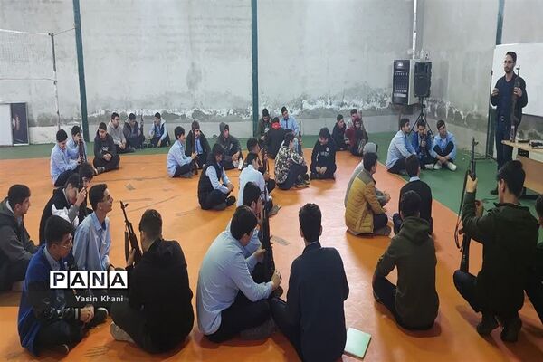 کلاس آموزشی عملی اسلحه‌شناسی در شهرستان‌ عباس‌آباد