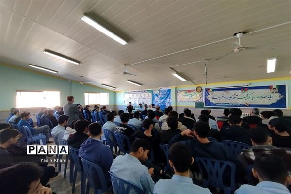 مراسم تجلیل از نفرات برتر دبیرستان نمونه‌ شهدای‌ سلمانشهر عباس‌آباد