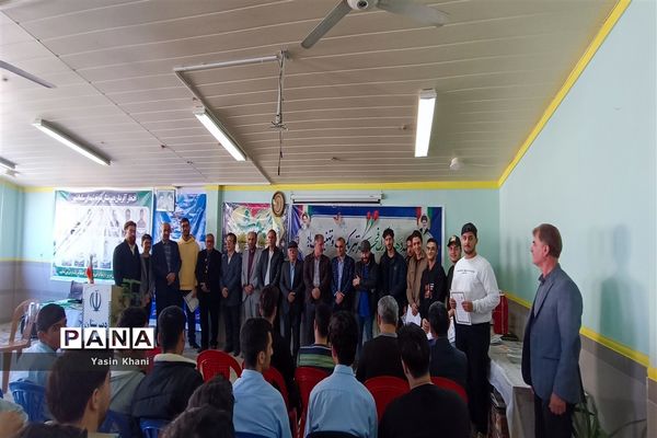 مراسم تجلیل از نفرات برتر دبیرستان نمونه‌ شهدای‌ سلمانشهر عباس‌آباد