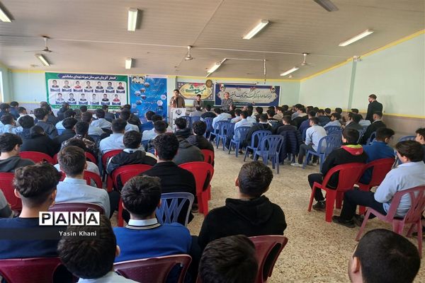 مراسم تجلیل از نفرات برتر دبیرستان نمونه‌ شهدای‌ سلمانشهر عباس‌آباد