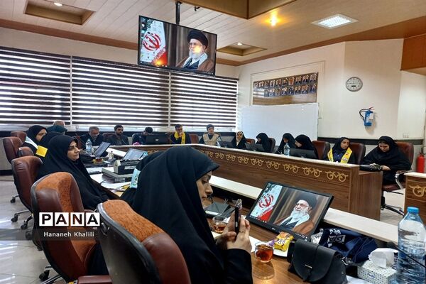 نشست صمیمانه مدیرکل آموزش‌ و پرورش استان مازندران با اعضای تشکل‌های دانش‌آموزی
