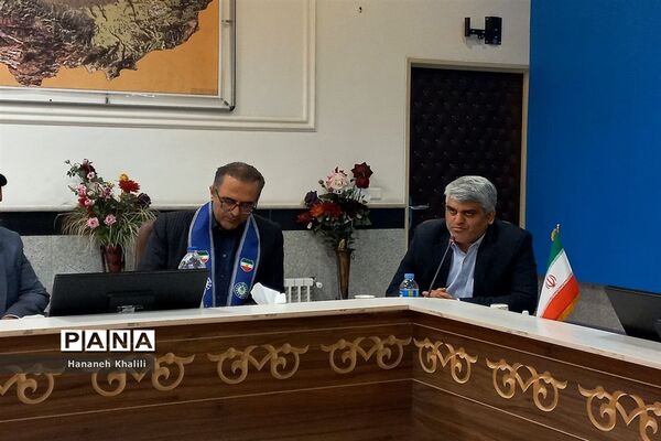 نشست صمیمانه مدیرکل آموزش‌ و پرورش استان مازندران با اعضای تشکل‌های دانش‌آموزی
