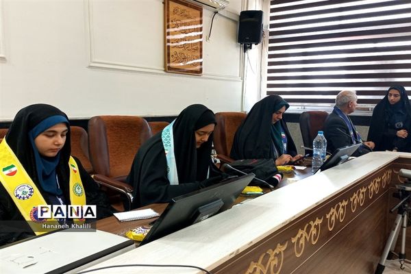 نشست صمیمانه مدیرکل آموزش‌ و پرورش استان مازندران با اعضای تشکل‌های دانش‌آموزی