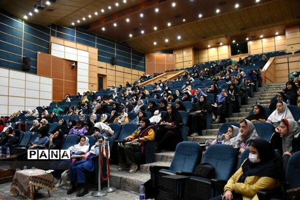 دوره آموزش سواد رسانه و آموزش عکاسی با موبایل در تالار ادب