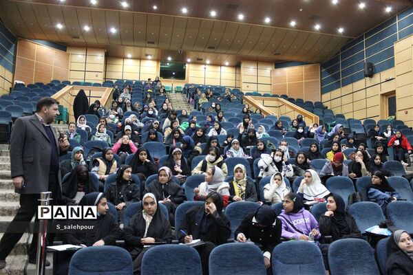 برگزاری آموزش سواد رسانه و آموزش عکاسی با موبایل برای دانش‌آموزان دختر عضو خبرگزاری پانا