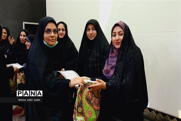 آیین تجلیل از دانش‌آموزان برتر مدرسه شاهد رضوان ناحیه ۱ اهواز