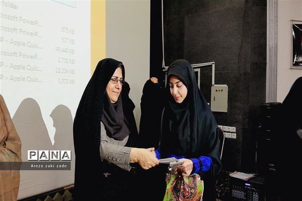 آیین تجلیل از دانش‌آموزان برتر مدرسه شاهد رضوان ناحیه ۱ اهواز