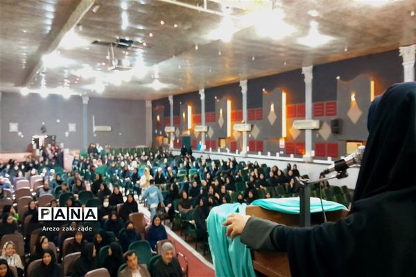 آیین تجلیل از دانش‌آموزان برتر مدرسه شاهد رضوان ناحیه ۱ اهواز