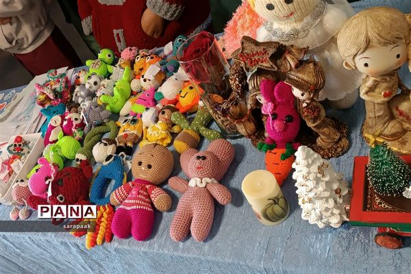 بازارچه کسب‌وکار دانش‌آموزان در دبیرستان دخترانه حضرت فاطمه‌زهرا‌(‌س) شهرستان فیروزکوه