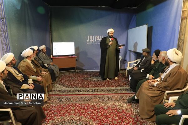 بازدید نماینده ولی فقیه در خراسان جنوبی از نمایشگاه گذری بر تاریخ صد ساله ایران