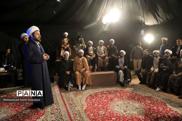 بازدید نماینده ولی فقیه در خراسان جنوبی از نمایشگاه گذری بر تاریخ صد ساله ایران